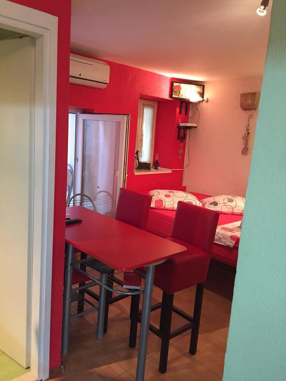 Elena Apartment Split