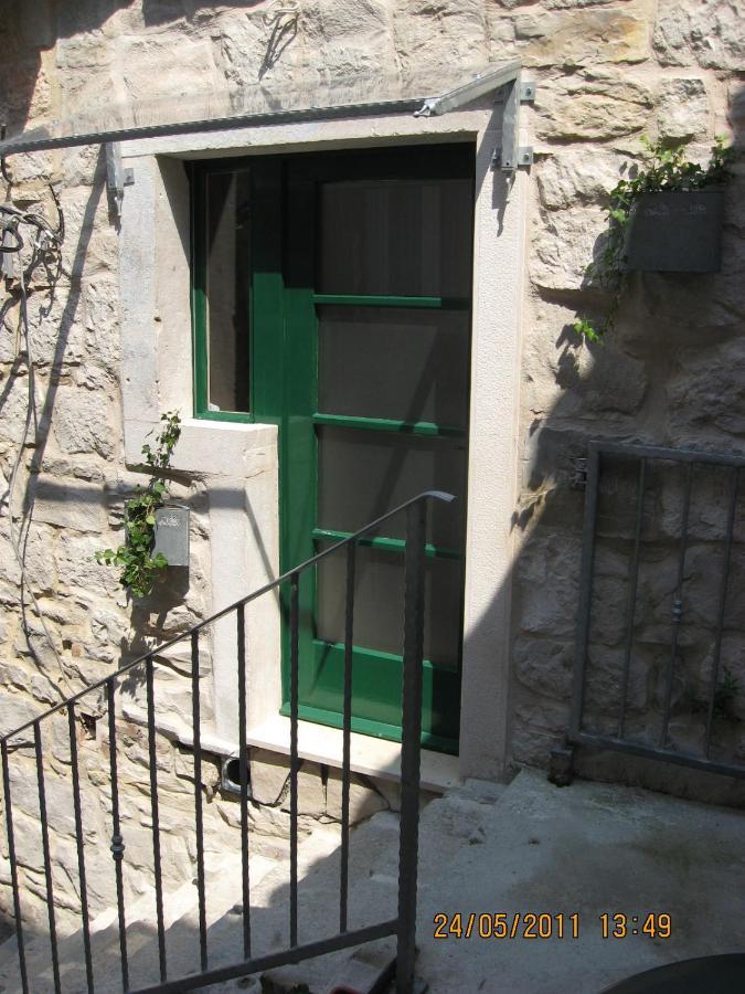Elena Apartment Split